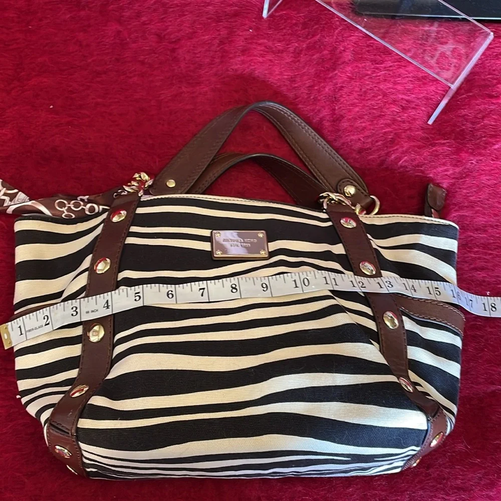 MICHAEL KORS GIRAFFE PRINT HANDBAG TOTE BLACK WHITE BROWN W/  GOLD CHAIN STRAPS
